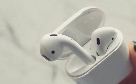 Why Can People Hear My Airpods - Fixes