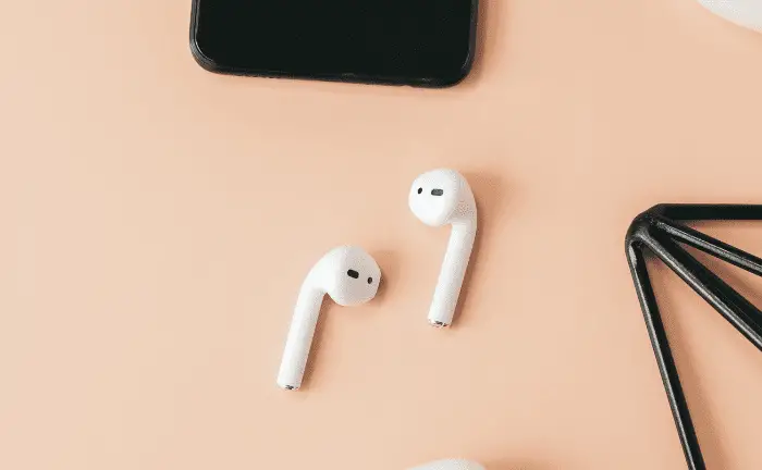 Do the Airpods Mic Pick up Background Noise